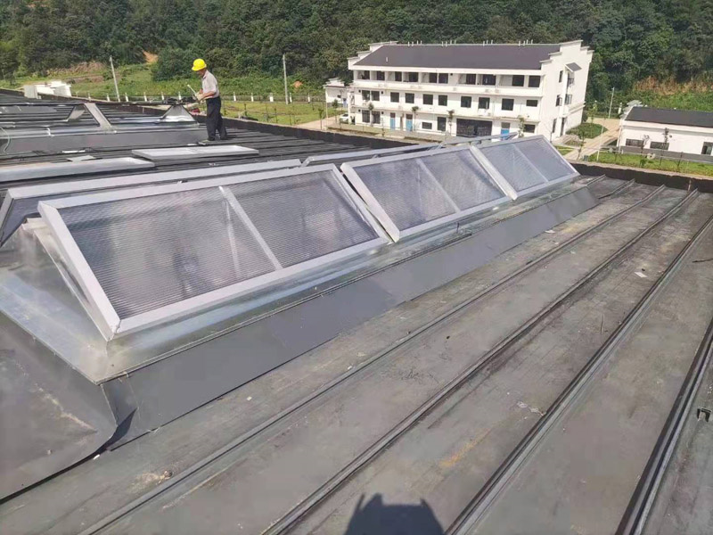 三角型電動天窗